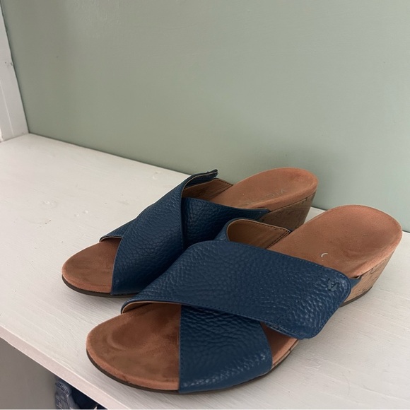 Vionic Leticia blue pebbled leather wedge sandals. Size 7.5 - Picture 2 of 6